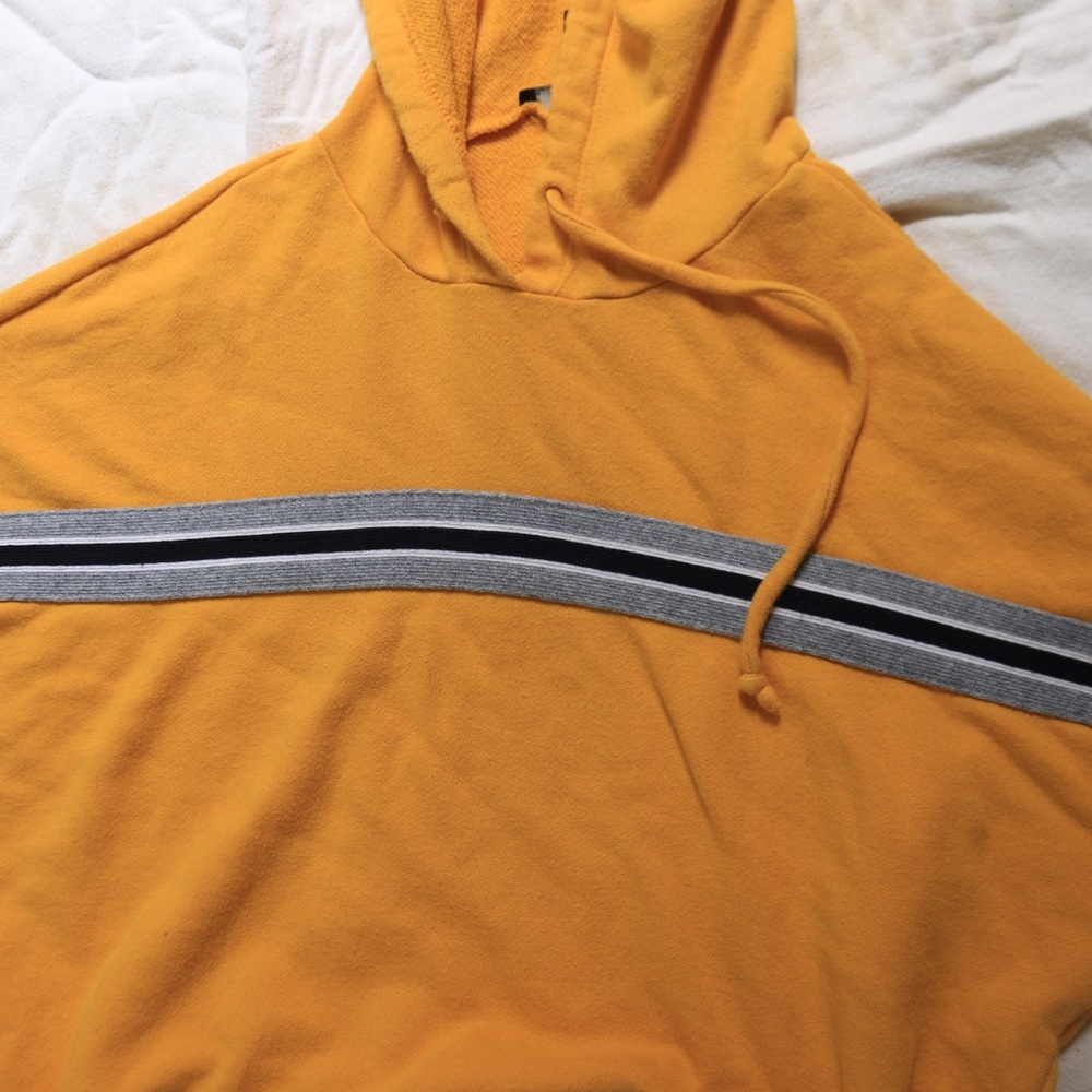 🦋 FOREVER 21 Cropped Yellow Cute Stylish Hoodie - Picture 10 of 11